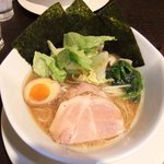 R&B - とんこつ醤油ラーメン　(７８０円）