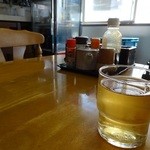 石黒食堂 - テーブルの上
