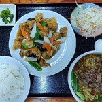 中華料理 龍府 - 日替わりランチB・鶏のピリ辛炒め的な。