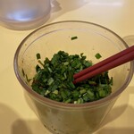どうとんぼり神座 - 卓上のニラ