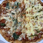 ドミノ・ピザ - 料理写真:マヨシュリンプとシーフードスペシャル。