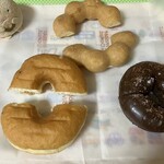 ミスタードーナツ - 料理写真:ポン・デ・黒糖とダブルチョコと裏むいたハニーディップ。