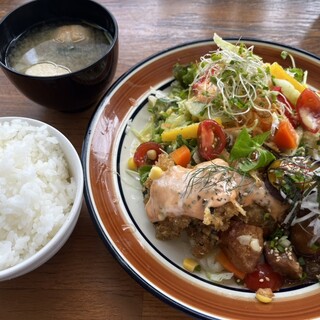 食堂とカフェ ピナータ_0