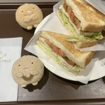 CAFE de CRIE - 料理写真:ハーブ香る瀬戸内レモンチキンのトーストサンド。