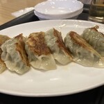 桃山食堂 - ビールに餃子