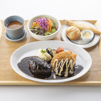 メンチカツと特選デミグラスハンバーグ