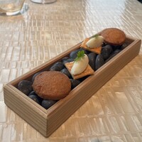 ベージュ アラン・デュカス 東京 - 