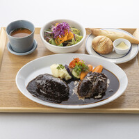 国産牛ホホ肉のビーフシチューと特選デミグラスハンバーグ