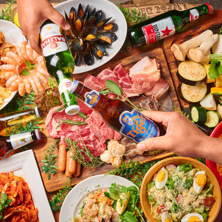 新宿の空を見上げながらビールでカンパイ♪