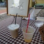 ツキカフェ - 出張カフェにて。アイスカフェオレと自家製ジンジャーエールどちらも400円