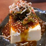 博多満月 - シラスと高菜の辛豆腐￥450　2025.5.21