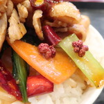 中華料理栄華 - ライス（米饭）※豚肉の四川風激辛煮込みのせはセルフ