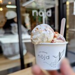 nöjd ICE CREAM - ピスタチオ&キャラメルウォールナッツ(底の方)•西京味噌&小豆•アーモンドキャラメル