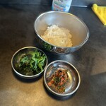 RAMEN HITONI YASASHIKU - 【tp菠薐草×ニラ辛×白めし】