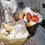 クレープ屋dan. - スタンダードクレープ(バナナチョコとイチゴチョコ)