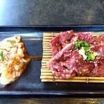 焼肉 三年目の浮気 - 豚ホルモンと牛ハラミ