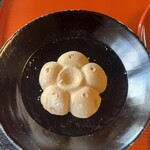 ぎおん徳屋 - きなこは梅の形になっています