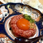 肉亭ふたご iki 本郷三丁目店 - 粋なユッケ