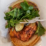 フレッシュネスバーガー - 料理写真:パクチーチキンバーガー グリーンカレー パクチー3倍