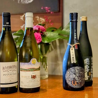 シェフの料理に合わせて唎酒師が選ぶワインと日本酒