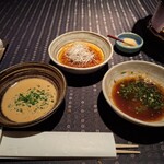 瀬里奈 - しゃぶしゃぶのたれ3点（ポン酢、ゴマだれ、ピリ辛だれ）です。私はおろしニンニクを必ず入れます。