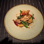 瀬里奈 - 阿波尾鶏を使用した地鶏のスパイシー揚げです。山椒の強烈な痺れと、鷹の爪（唐辛子）の強烈な辛さがありますがコクもあります。