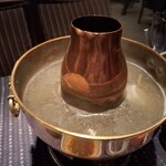 瀬里奈 - しゃぶしゃぶのスープの中で調理しているお餅、くずきりです。