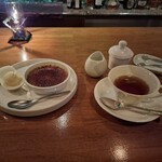瀬里奈 - クレームブリュレのバニラアイスクリーム添えと、ホットミルクティーです。