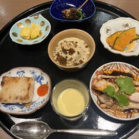MASA'S KITCHEN 名古屋JRゲートタワー - いろいろ載ってて器も素敵で気持ちがアガります