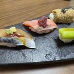 寿司とお料理 しゅり - サバ　サーモン　アスパラ　いなり寿司