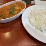 ヤミヤミカリー - トマトとほうれん草のチーズカレー