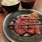 炭火焼肉酒家 びっくりや - 定番３種盛りランチ・レギュラーサイズ