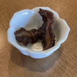 Bistro Cafe Tetsuya＋Mia madre - ワインのお供に猪のジャーキー出してくださいました　噛めば噛むほど味わいが！