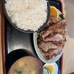 手打風ラーメン 洋定食 ボリューム - 