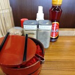 ちゃんぽん 一鶴 - 卓上の調味料・紅生姜