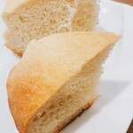 イタリア食堂 PACE - 自家製フォカッチャ