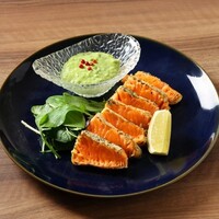 〔ディナー〕サーモンのレアカツ　抹茶タルタルソース添え