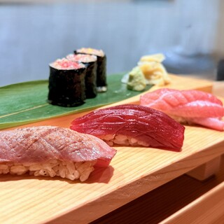 高コスパで味わう鮨と酒の贅沢時間！