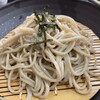 そば処 まるおか - ざるそば。冷水で締めてあり、コシがあって美味しい。
