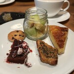 MORETHAN TAPAS LOUNGE - 