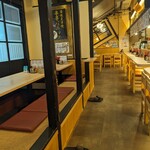 昼は定食屋 夜は炭火串焼 串串パニック - 店内　　