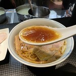 豚一頭清湯麺 - 