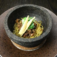 和牛の肉味噌焼きそば　石鍋仕立て