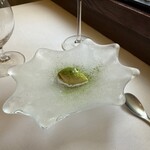 ラ・トゥーエル - 1皿目
      レモングラスのアイス