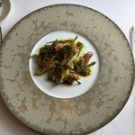 ラ・トゥーエル - 6皿目
      ホッキ貝、フェンネル、シーアスパラガス、マリニエールソース。
      