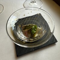 ラ・トゥーエル - 2皿目
                    鯵、じゃがいも、バジル、パイナップル。