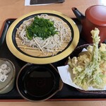 小代 行川庵 - ニラそば、天ぷら盛り合わせ