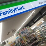 ファミリーマート - 入口