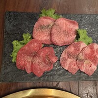 焼肉 いのうえ 吉祥寺店 - 黒毛和牛タン3種盛