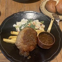 リオ・ブルーイング・コー ビストロアンドガーデン 東京ミッドタウン - 石窯ハンバーグ　¥1400